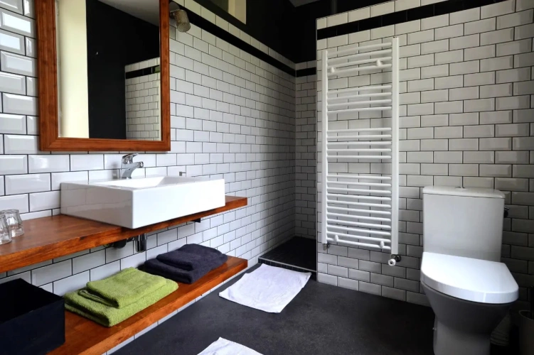 Photos 7 - Touristique - Clés en main dans la vallée de la Dordogne : chambres d'hôtes + 5 gîtes + piscine + grande grange dans une région touristique