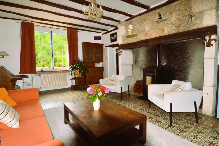 Photos 9 - Touristique - Clés en main dans la vallée de la Dordogne : chambres d'hôtes + 5 gîtes + piscine + grande grange dans une région touristique