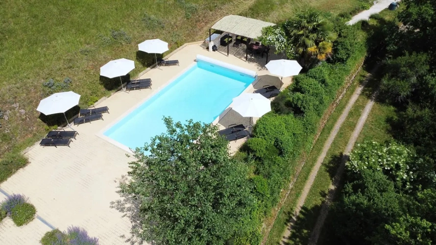 Photos 12 - Touristique - Clés en main dans la vallée de la Dordogne : chambres d'hôtes + 5 gîtes + piscine + grande grange dans une région touristique