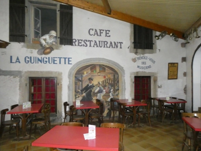 Photos 2 - Prestige - GIRMONT VAL D'AJOL (88) établissement à vendre de 3000m² au sol , mêlant dance et restauration.Terrain 25000m²