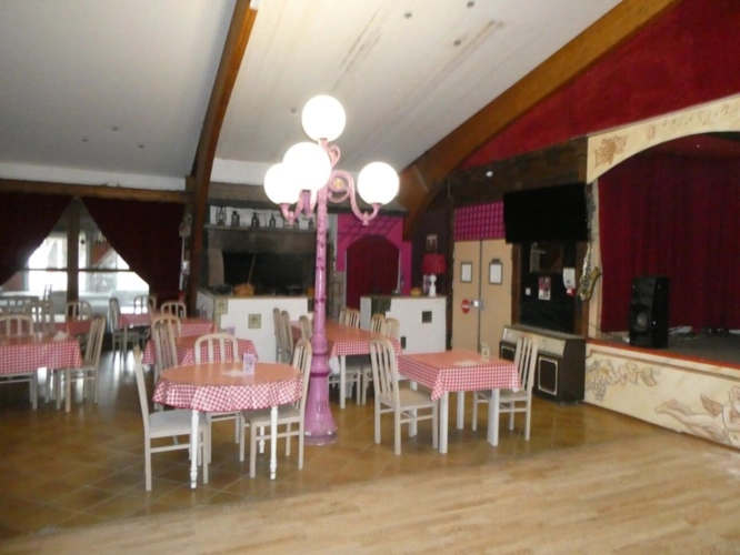 Photos 7 - Prestige - GIRMONT VAL D'AJOL (88) établissement à vendre de 3000m² au sol , mêlant dance et restauration.Terrain 25000m²