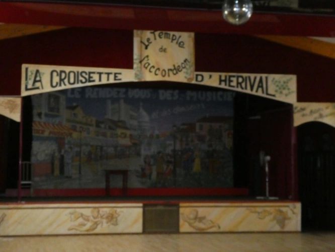 Photos 20 - Prestige - GIRMONT VAL D'AJOL (88) établissement à vendre de 3000m² au sol , mêlant dance et restauration.Terrain 25000m²