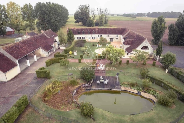 Photos 1 - Rurale - Ferme du 17eme sur 4,2ha à Sainte Maure de Touraine: Mariage/Evènementiel: Opportunité d'investissement unique!