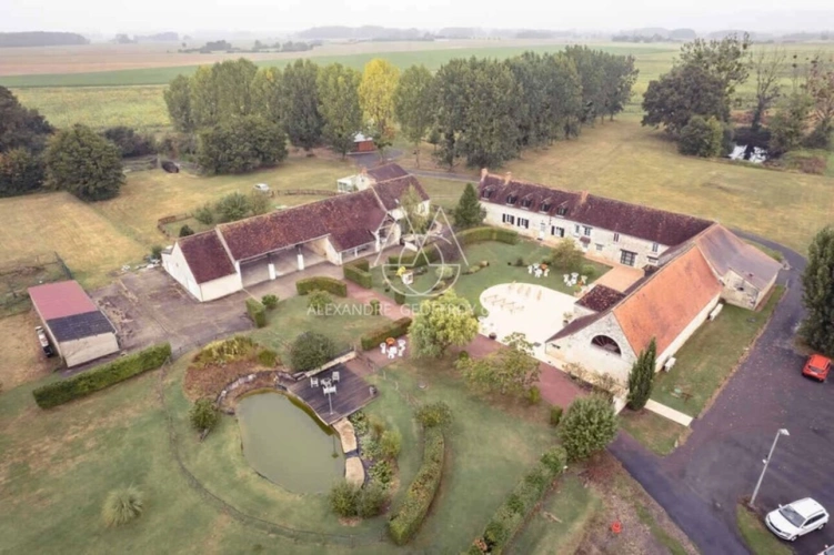 Photos 4 - Rurale - Ferme du 17eme sur 4,2ha à Sainte Maure de Touraine: Mariage/Evènementiel: Opportunité d'investissement unique!