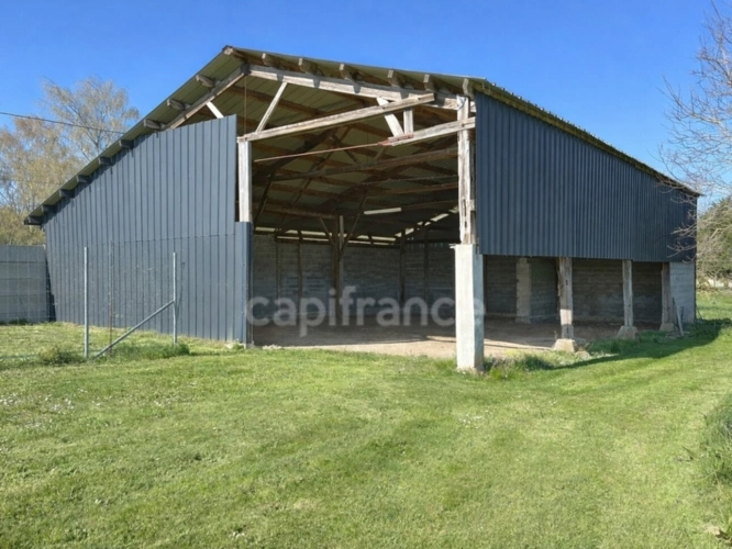 Photos 1 - Rurale - Hangar de 267 m² transformable en habitation sur 6 813 m² - Fort potentiel - Chevanceaux (17)