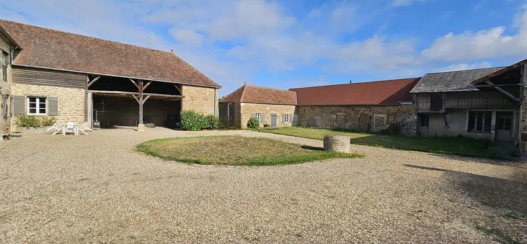 Photos 3 - Équestre - Propriete à vendre 11 pièces VIC DE CHASSENAY (21)