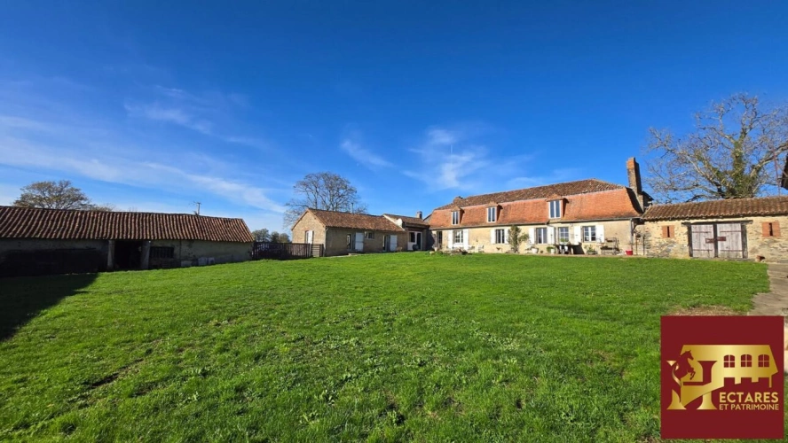 Photos 1 - Equestrian - ANCIEN MONASTERE de 214 m2 sur 50 ha - Idéal élevage chevaux -