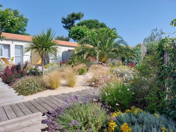 Photos 1 - Touristique - EXCLU CAPIFRANCE A Vendre ILE D'OLERON (17) en coeur village - Résidence para-hôtelière 11 meublés 3* proche plage