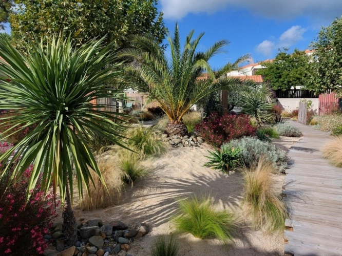 Photos 2 - Touristique - EXCLU CAPIFRANCE A Vendre ILE D'OLERON (17) en coeur village - Résidence para-hôtelière 11 meublés 3* proche plage