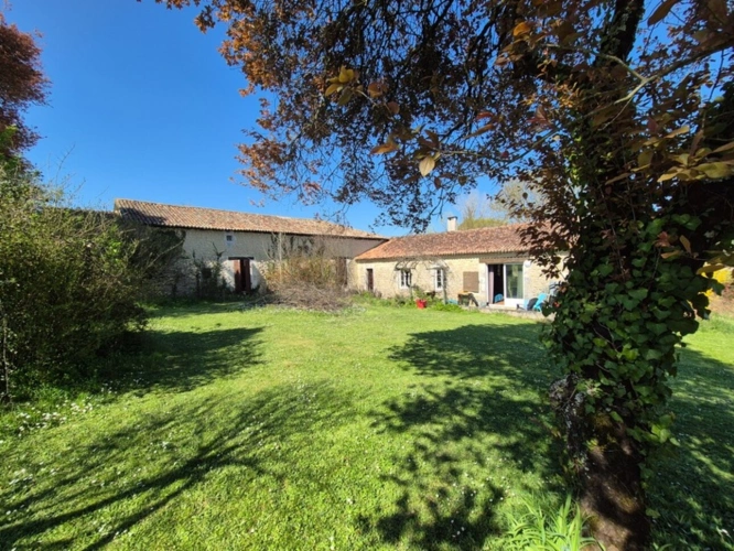 Photos 23 - Rurale - Corps de Ferme, écrin de verdure, 250 m2 habitables, 18 000 m2 de terrain, 400 m2 de dépendances, 20 mn Angoulême centre