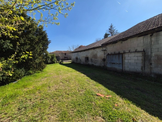 Photos 26 - Rurale - Corps de Ferme, écrin de verdure, 250 m2 habitables, 18 000 m2 de terrain, 400 m2 de dépendances, 20 mn Angoulême centre