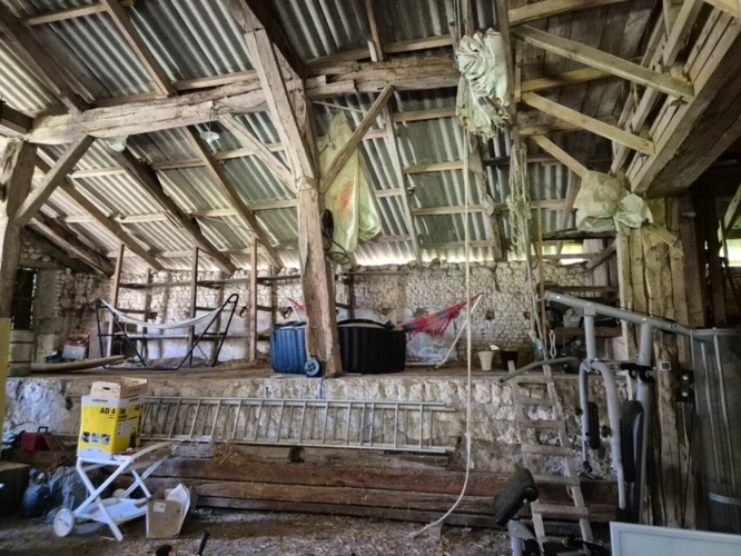 Photos 34 - Rurale - Corps de Ferme, écrin de verdure, 250 m2 habitables, 18 000 m2 de terrain, 400 m2 de dépendances, 20 mn Angoulême centre