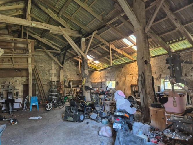 Photos 36 - Rurale - Corps de Ferme, écrin de verdure, 250 m2 habitables, 18 000 m2 de terrain, 400 m2 de dépendances, 20 mn Angoulême centre