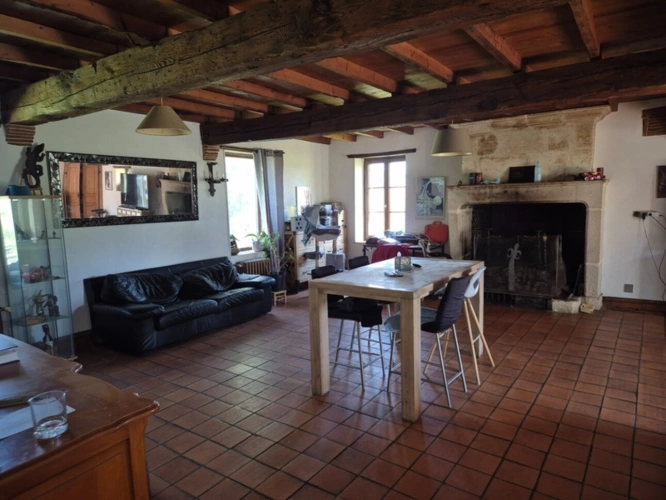 Photos 44 - Rurale - Corps de Ferme, écrin de verdure, 250 m2 habitables, 18 000 m2 de terrain, 400 m2 de dépendances, 20 mn Angoulême centre