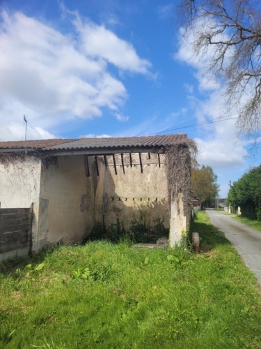 Photos 1 - Rurale - batisse a vendre avec jardin