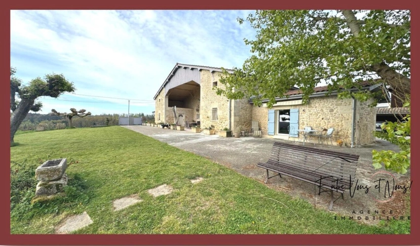 Photos 1 - Touristique - MAISON EN PIERRE SUR UNE PROPRIÉTÉ DE 8 HECTARES
