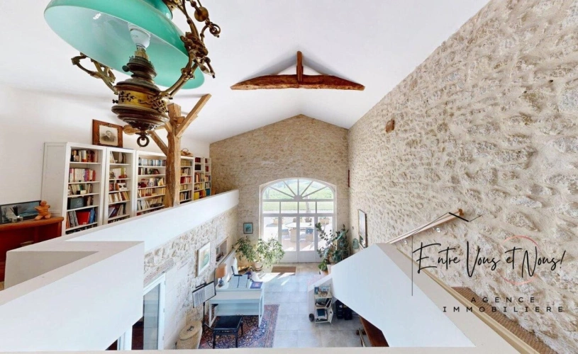 Photos 3 - Touristique - MAISON EN PIERRE SUR UNE PROPRIÉTÉ DE 8 HECTARES