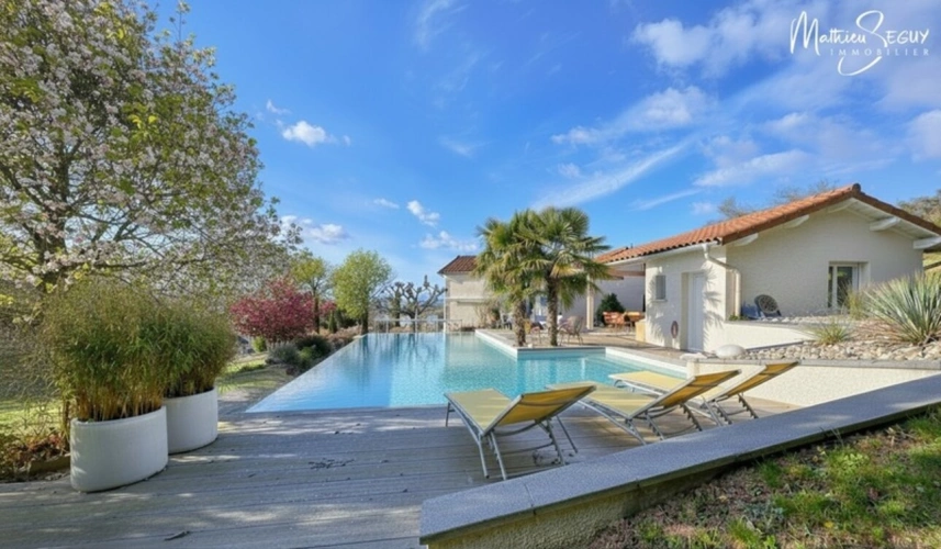 Photos 1 - Rurale - Propriété exceptionnelle à VALEILLE (42) avec parc agréamenté d'une piscine à débordement