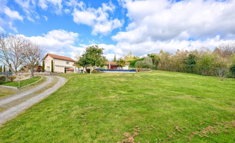 Photos 20 - Rurale - Propriété exceptionnelle à VALEILLE (42) avec parc agréamenté d'une piscine à débordement