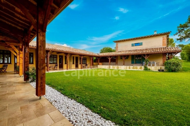 Photos 1 - Touristique - Proprieté de plus de 700m2 habitables sur 1,24 hectare de terrain, piscine et vue exceptionnelle