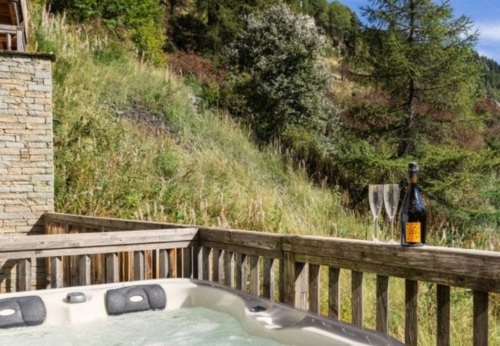 Photos 54 - Prestige - ENSEMBLE ALPIN ULTRA-PREMIUM de 3 400 m² à TIGNES (73) 5 Chalets haut de gamme , accès ski au pied, vue, piscine