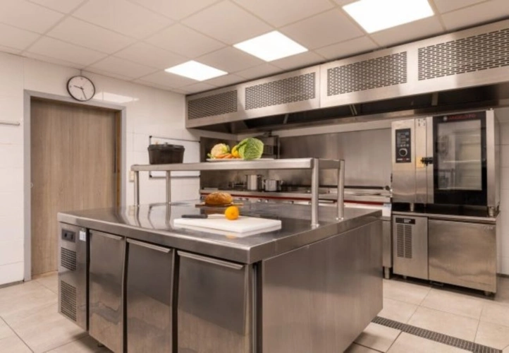 Photos 59 - Prestige - ENSEMBLE ALPIN ULTRA-PREMIUM de 3 400 m² à TIGNES (73) 5 Chalets haut de gamme , accès ski au pied, vue, piscine