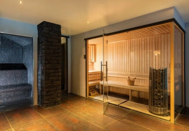 Photos 76 - Prestige - ENSEMBLE ALPIN ULTRA-PREMIUM de 3 400 m² à TIGNES (73) 5 Chalets haut de gamme , accès ski au pied, vue, piscine