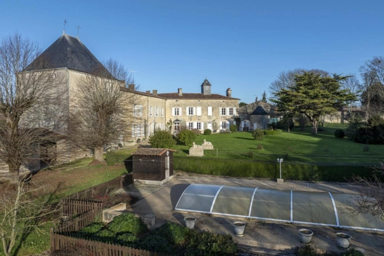 Photos 17 - Prestigious - House