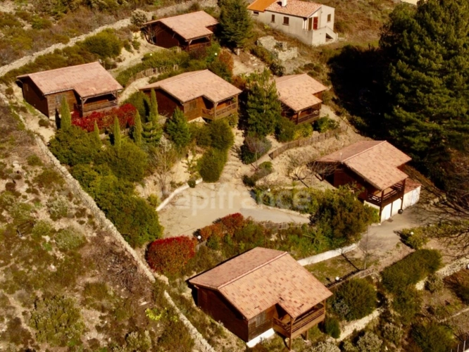 Photos 2 - Touristique - Dpt Corse (20), à vendre EVISA, propriété avec six chalets en bois, terrasse vue panoramique, piscine, parking