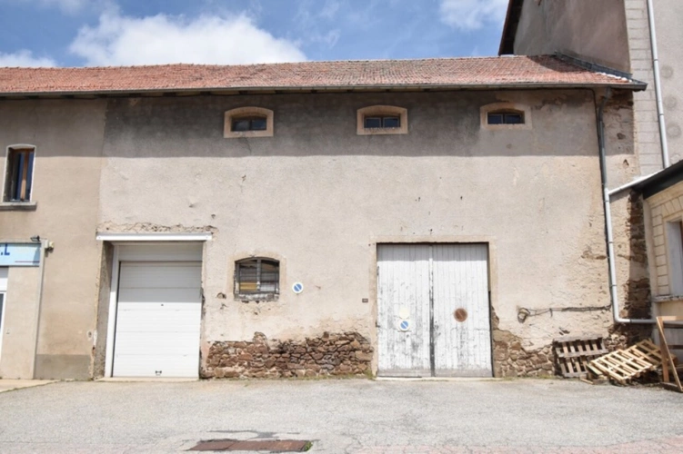 Photos 2 - Rurale - Bâtiment comprennant un grand atelier artisanal et un grange aménageable / SAINT AGREVE 07320