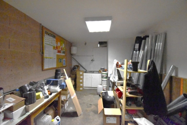 Photos 4 - Rurale - Bâtiment comprennant un grand atelier artisanal et un grange aménageable / SAINT AGREVE 07320