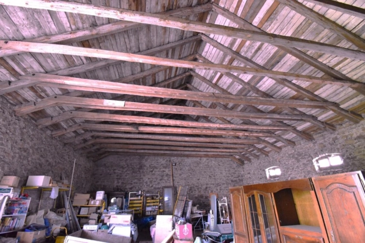 Photos 9 - Rurale - Bâtiment comprennant un grand atelier artisanal et un grange aménageable / SAINT AGREVE 07320