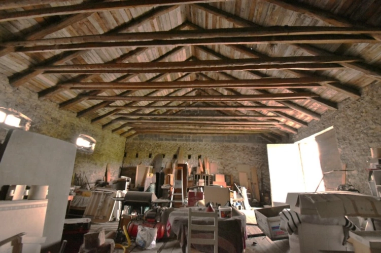 Photos 12 - Rurale - Bâtiment comprennant un grand atelier artisanal et un grange aménageable / SAINT AGREVE 07320