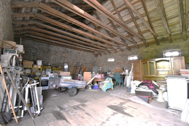 Photos 13 - Rurale - Bâtiment comprennant un grand atelier artisanal et un grange aménageable / SAINT AGREVE 07320