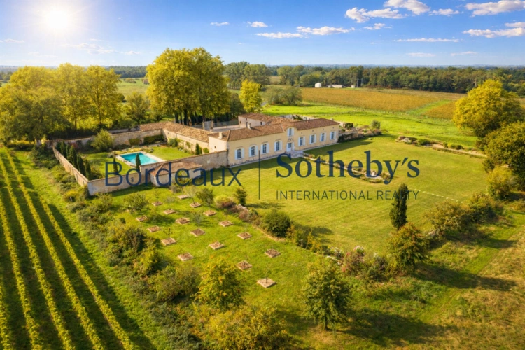 Photos 1 - Prestige - BORDEAUX 35MN - SOMPTUEUSE CHARTREUSE XVIII° ET SA PROPRIÉTÉ DU XV° - 6 HECTARES - DÉPENDANCES