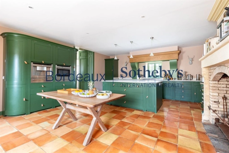 Photos 10 - Prestige - BORDEAUX 35MN - SOMPTUEUSE CHARTREUSE XVIII° ET SA PROPRIÉTÉ DU XV° - 6 HECTARES - DÉPENDANCES