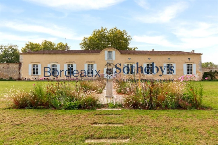 Photos 16 - Prestige - BORDEAUX 35MN - SOMPTUEUSE CHARTREUSE XVIII° ET SA PROPRIÉTÉ DU XV° - 6 HECTARES - DÉPENDANCES