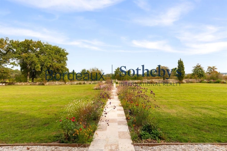 Photos 18 - Prestige - BORDEAUX 35MN - SOMPTUEUSE CHARTREUSE XVIII° ET SA PROPRIÉTÉ DU XV° - 6 HECTARES - DÉPENDANCES