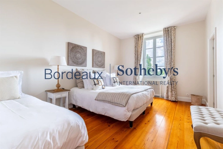 Photos 13 - Prestige - BORDEAUX 35 MINUTES - SOMPTUEUSE PROPRIÉTÉ DE MAÎTRE XVIII° - 6 HECTARES - DÉPENDANCES - PISCINE