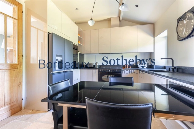 Photos 11 - Prestige - BORDEAUX 20MN - ENTRE-DEUX-MERS - SOMPTUEUSE PROPRIÉTÉ XVIII° - 1,6 HA - PISCINE - DÉPENDANCES