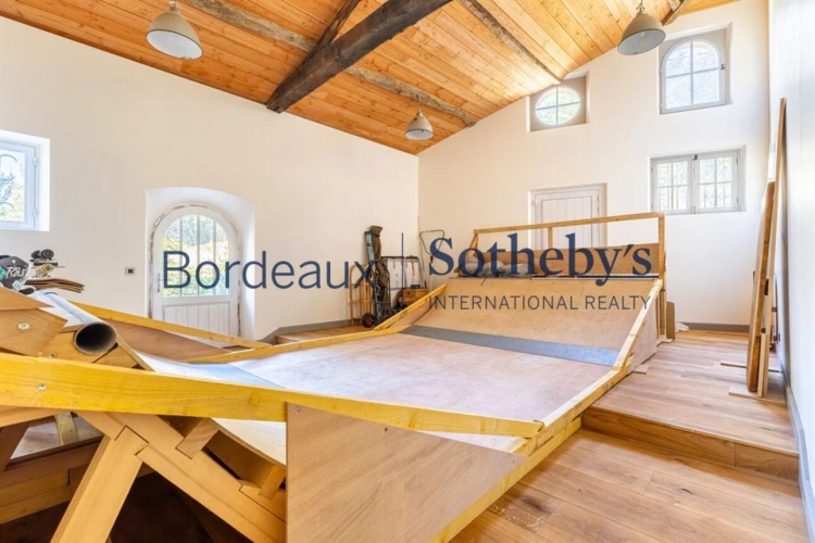 Photos 20 - Prestige - RARE - DOMAINE D'EXCEPTION AUX PORTES DE BORDEAUX, PARC & BOIS, PISCINE, TENNIS