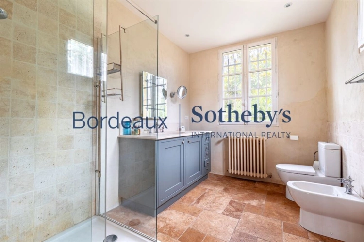 Photos 9 - Prestige - BORDEAUX 25KM - ENTRE-DEUX-MERS - SOMPTUEUSE CHARTREUSE DU XVIII° - 8,5 HA - PISCINE - DÉPENDANCES