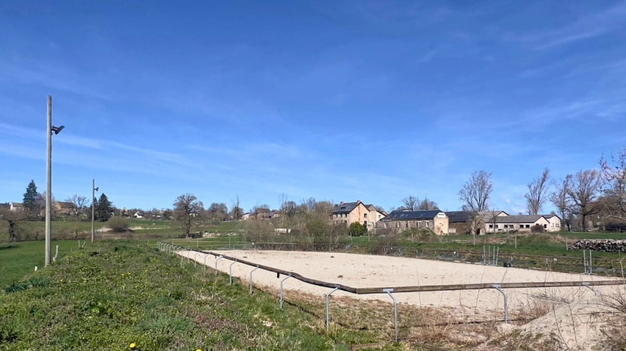 Photos 11 - Équestre - Aveyron : propriété équestre avec habitations, gîtes et 6,5 hectares (12)