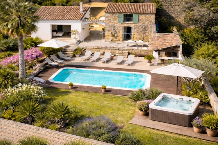 Photos 1 - Touristique - Mas 380 m² – 2 maisons indépendantes – piscine – revenus locatifs – proche Montpellier