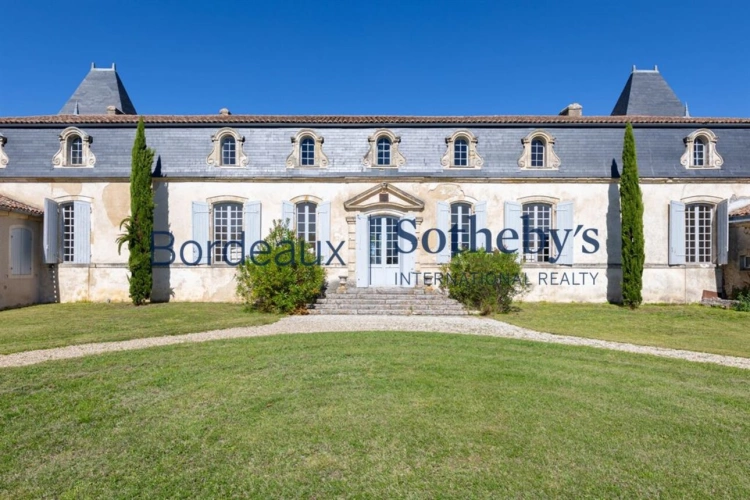 Photos 4 - Viticole - EXCLUSIVITÉ - SUPERBE CHÂTEAU À 30 MIN DE BORDEAUX - 10 HA