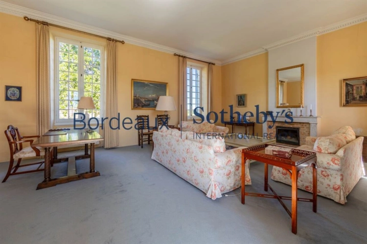 Photos 6 - Viticole - EXCLUSIVITÉ - SUPERBE CHÂTEAU À 30 MIN DE BORDEAUX - 10 HA