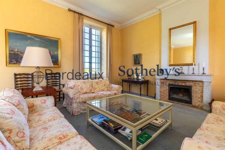 Photos 7 - Viticole - EXCLUSIVITÉ - SUPERBE CHÂTEAU À 30 MIN DE BORDEAUX - 10 HA