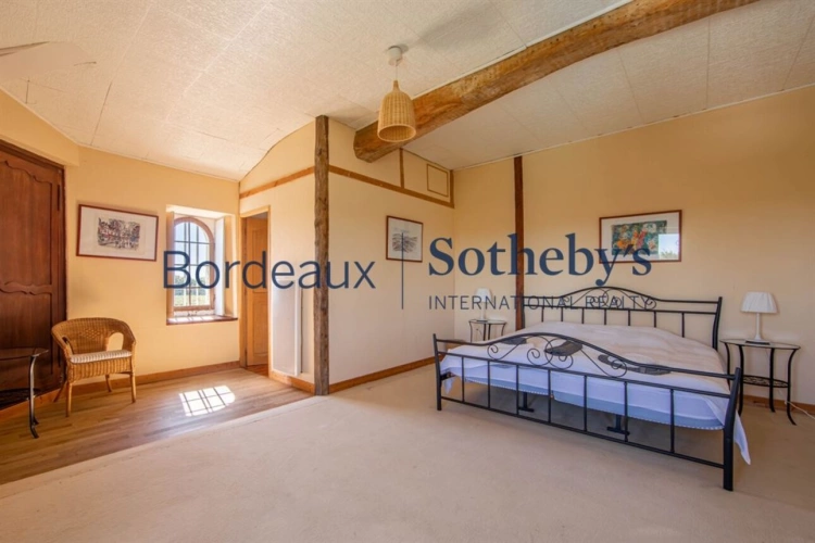 Photos 9 - Viticole - EXCLUSIVITÉ - SUPERBE CHÂTEAU À 30 MIN DE BORDEAUX - 10 HA