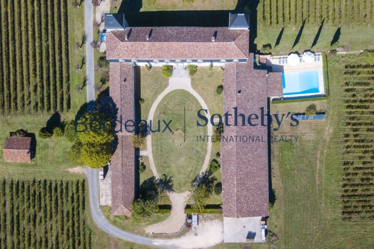 Photos 16 - Viticole - EXCLUSIVITÉ - SUPERBE CHÂTEAU À 30 MIN DE BORDEAUX - 10 HA