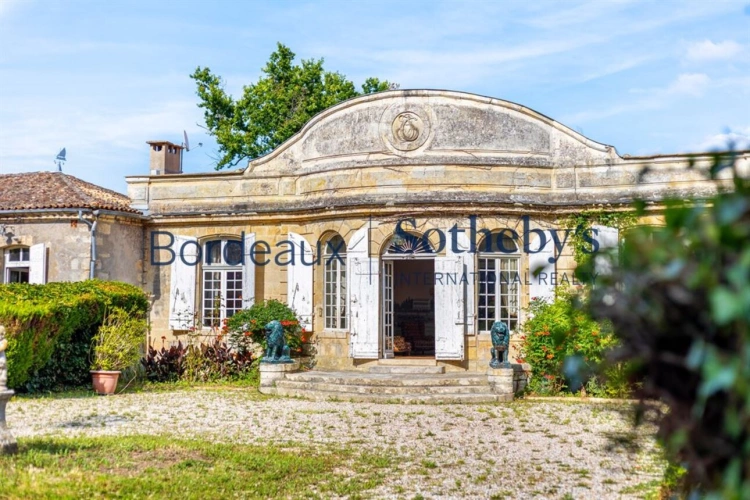 Photos 1 - Prestige - BORDEAUX 15 MINUTES - ENTRE-DEUX-MERS - PROPRIÉTÉ HISTORIQUE - 16 HA - 700M2 - CHARTREUSE